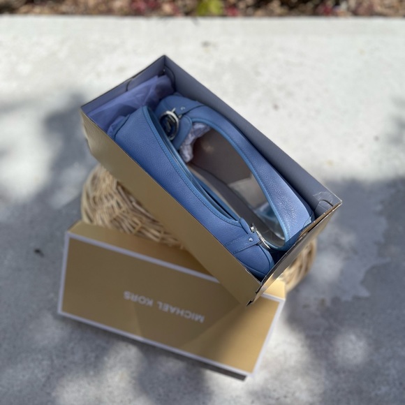 Micheal Kors Light Blue Leather&Suede Hobo bag. Pair w/matching leather shoes. - Picture 7 of 16